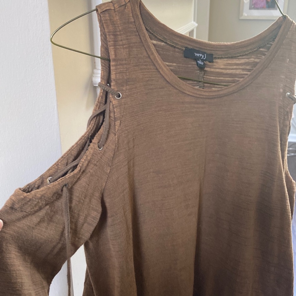 Brown long sleeve top. Open tied shoulders. Flowing at bottom. Size L